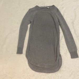 Seven Sister Knit Shirt Women’s S/P. Has two slits on the side